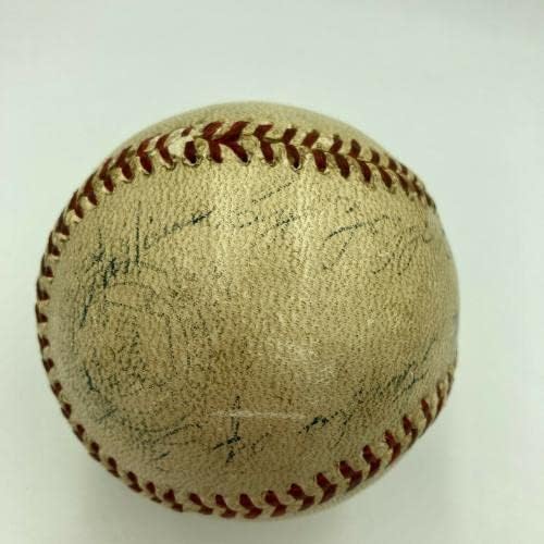 Igra 1950 -ih koristila je bejzbol američke lige koju je zapravo pogodio Yogi Berra Mears CoA - MLB igra koristila bejzbol